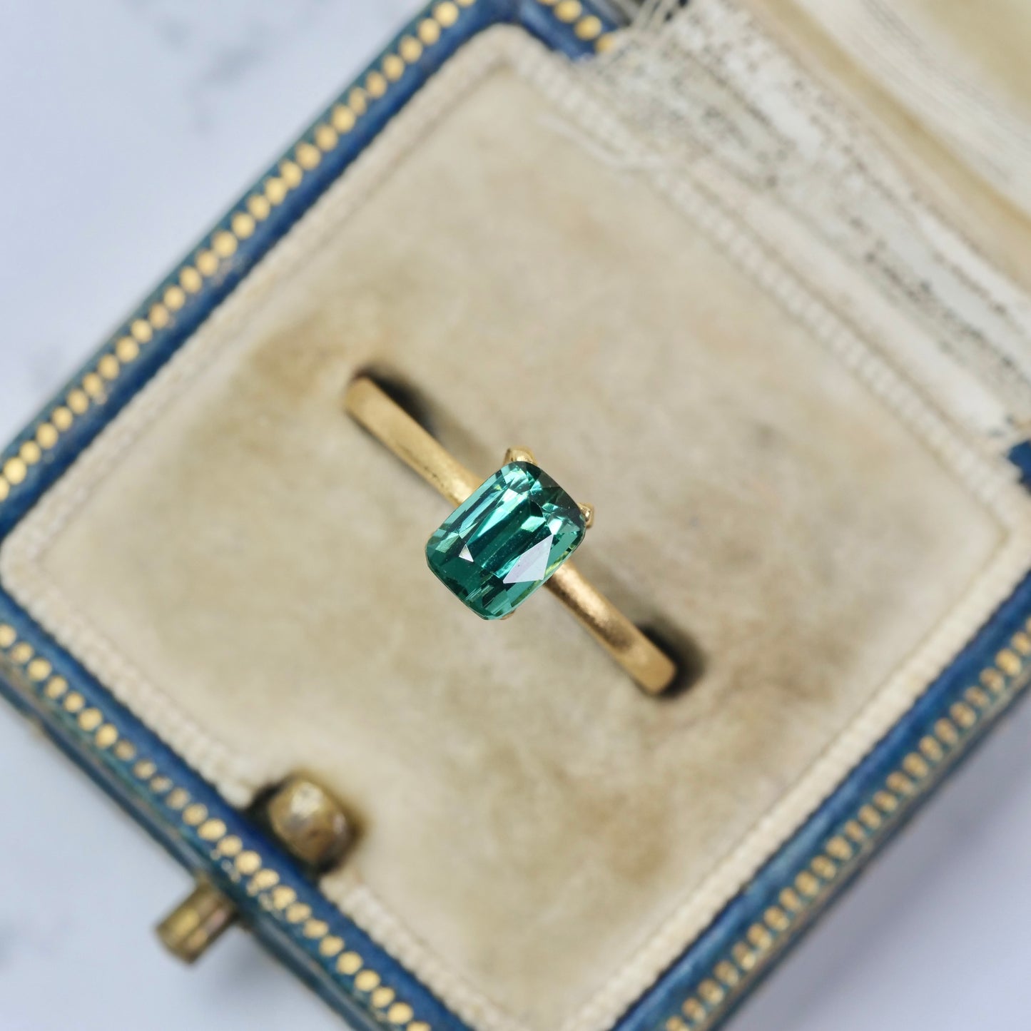 ラグーントルマリン 0.97ct クッションカット 6.4mm×4.8mm×3.9mm 【MJ2907】