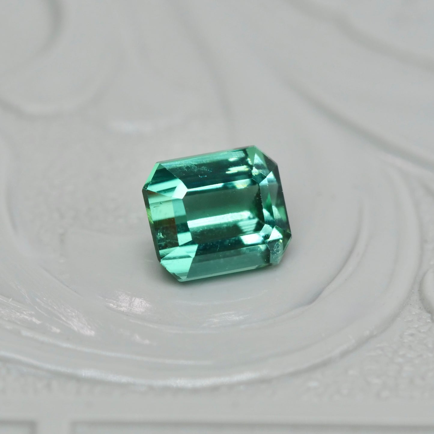 ラグーントルマリン 0.54ct エメラルドカット 4.6mm×4.0mm×3.2mm【MJ2908】