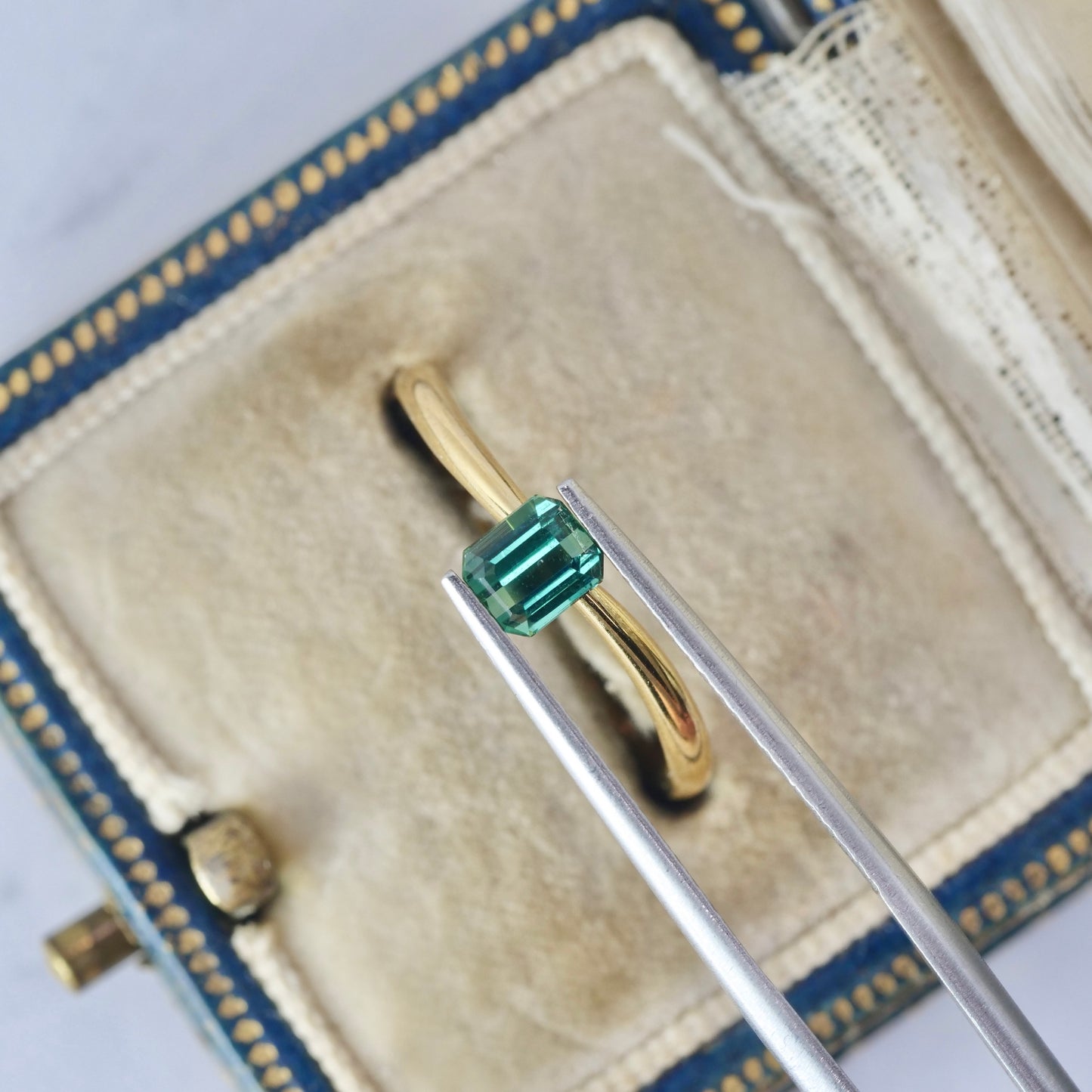 ラグーントルマリン 0.54ct エメラルドカット 4.6mm×4.0mm×3.2mm【MJ2908】