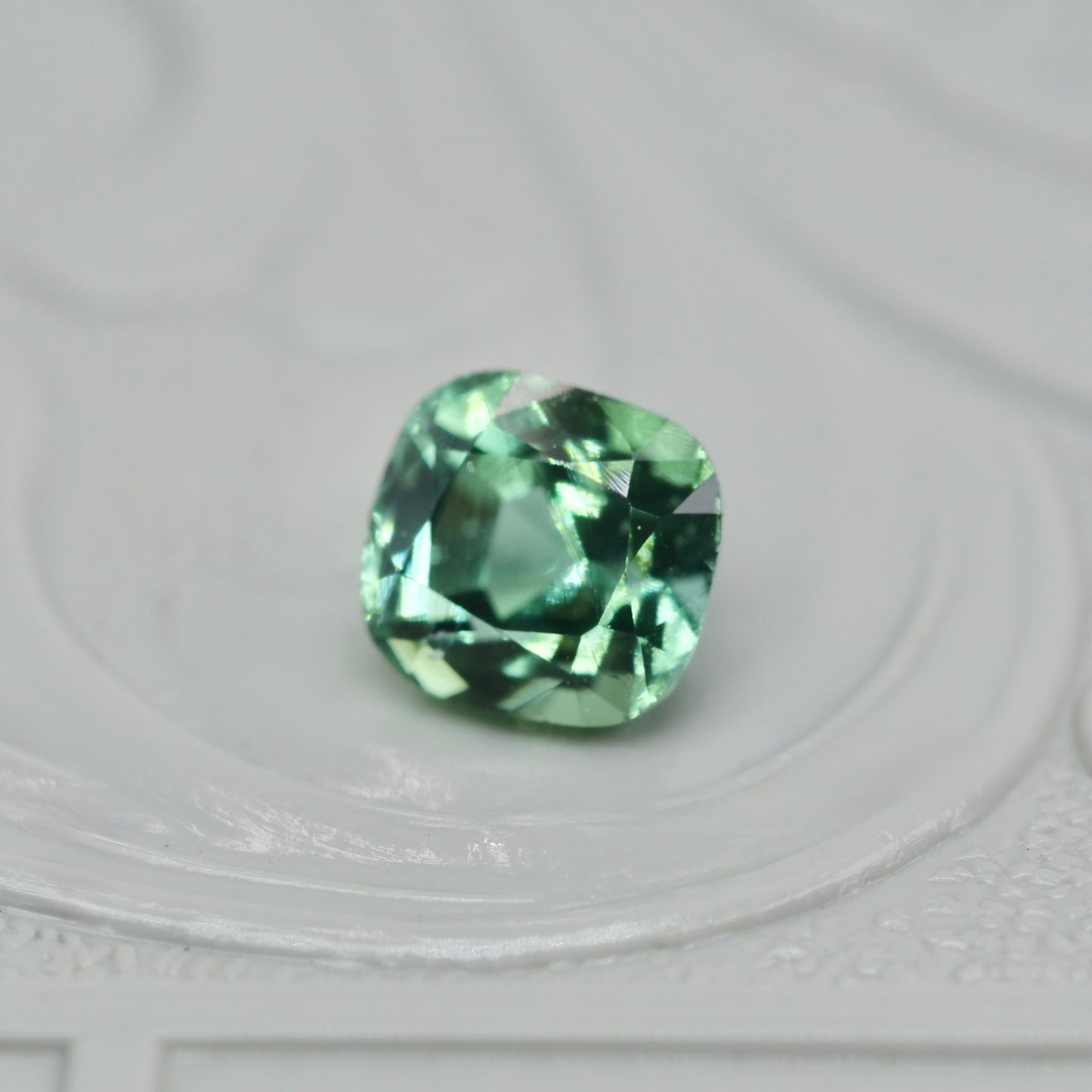 ラグーントルマリン 0.55ct クッションカット 4.7mm×4.3mm×3.7mm 【MJ2909】