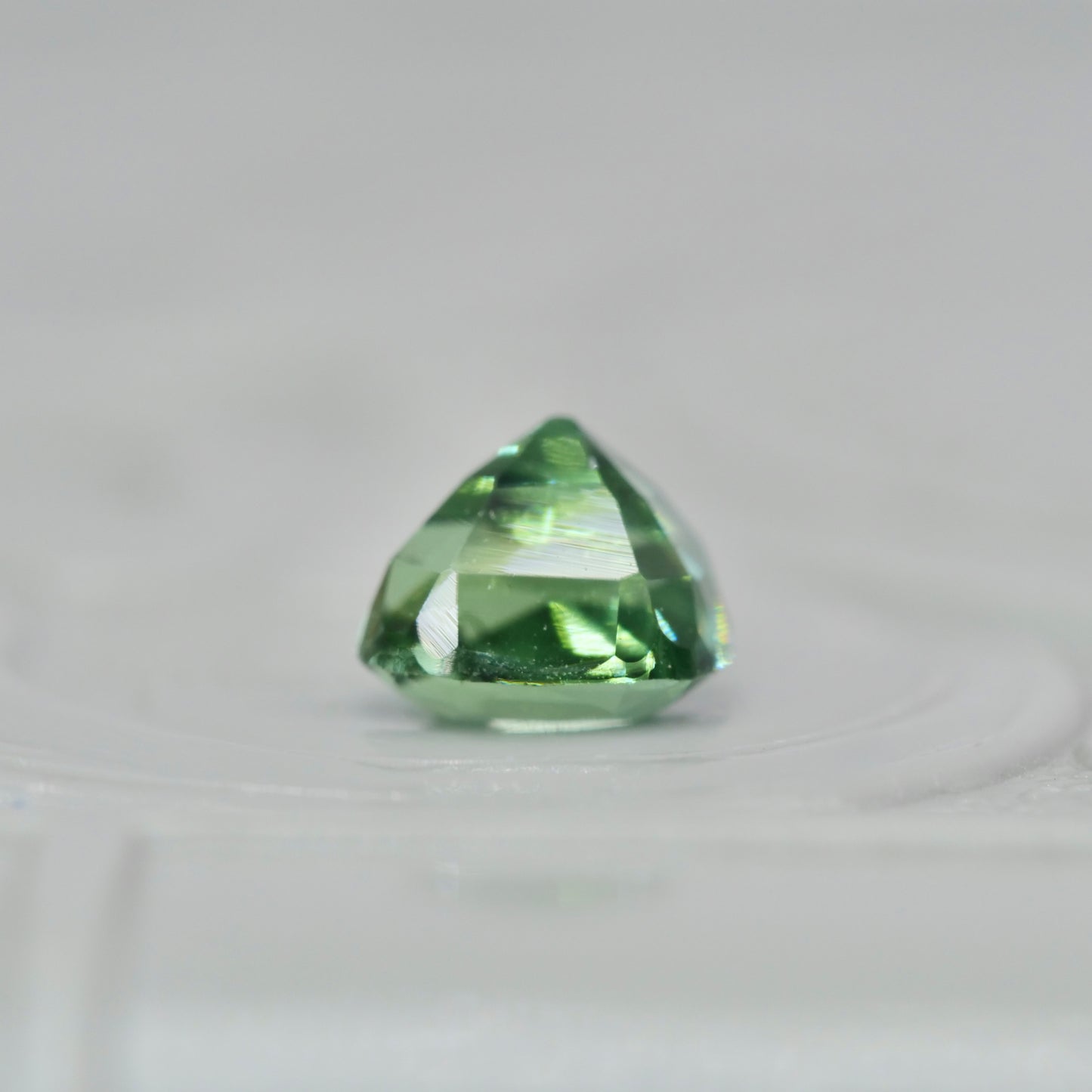 ラグーントルマリン 0.55ct クッションカット 4.7mm×4.3mm×3.7mm 【MJ2909】