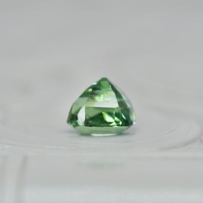 ラグーントルマリン 0.55ct クッションカット 4.7mm×4.3mm×3.7mm 【MJ2909】