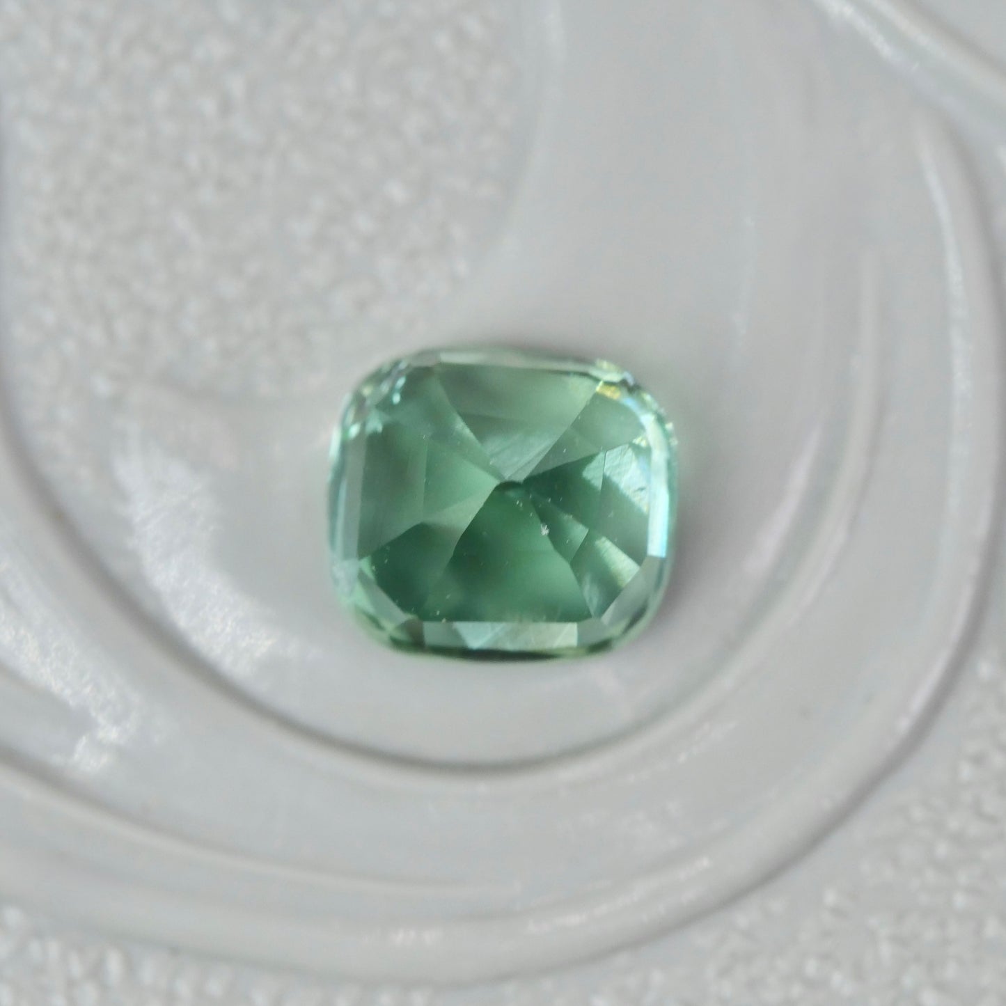 ラグーントルマリン 0.55ct クッションカット 4.7mm×4.3mm×3.7mm 【MJ2909】