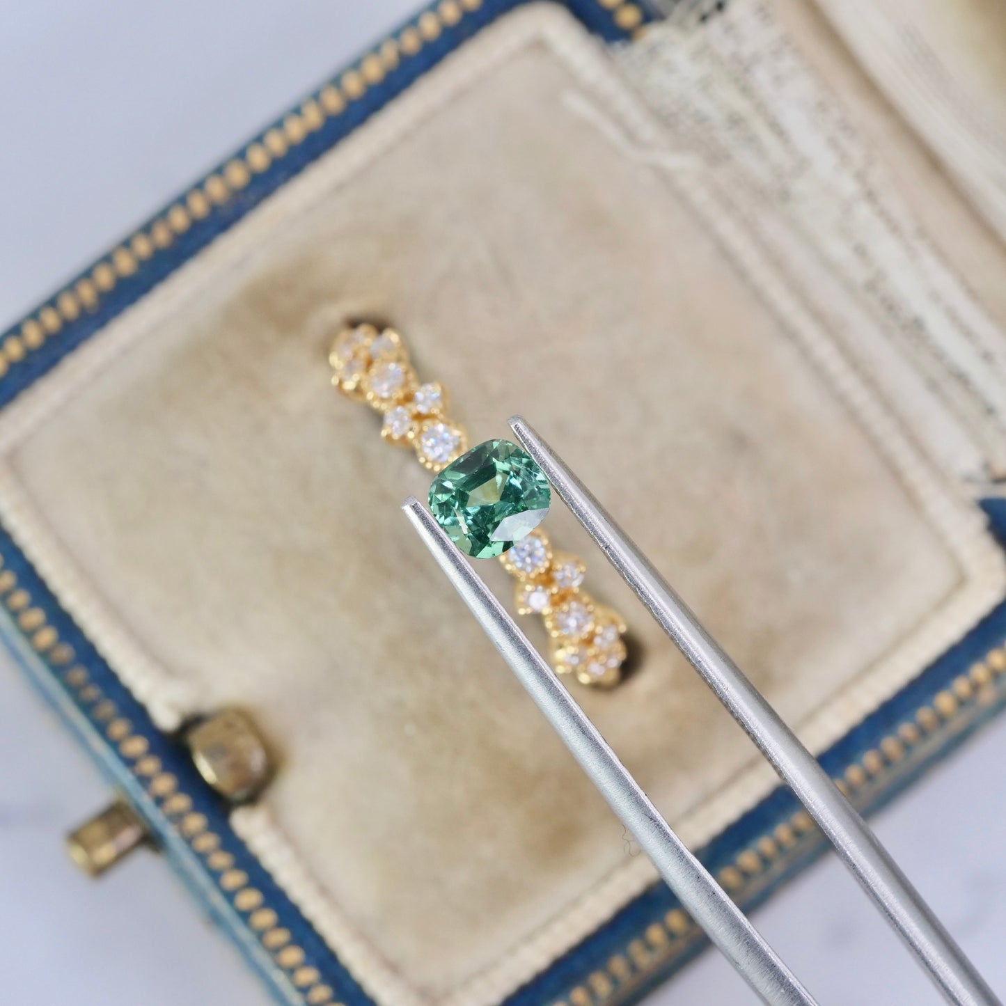 ラグーントルマリン 0.55ct クッションカット 4.7mm×4.3mm×3.7mm 【MJ2909】