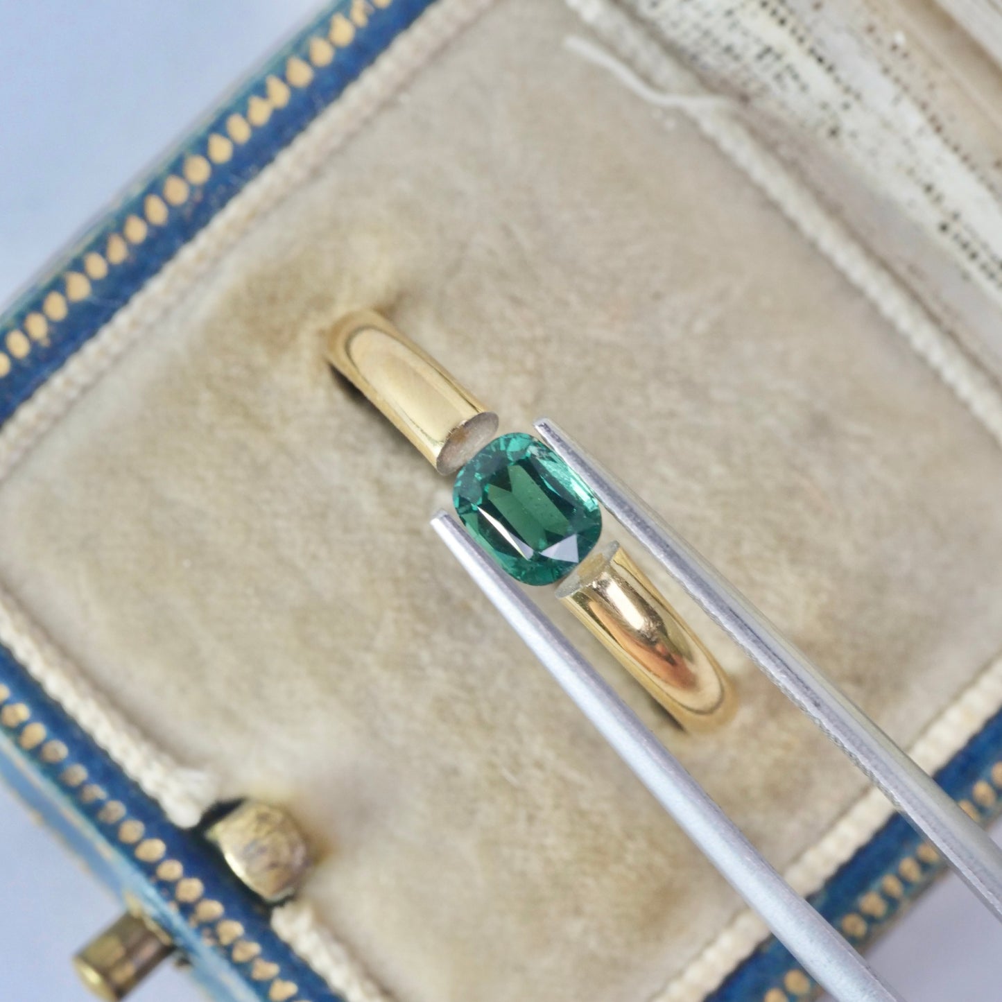 ラグーントルマリン 0.54ct クッションカット 5.4mm×4.2mm×3.0mm 【MJ2911】