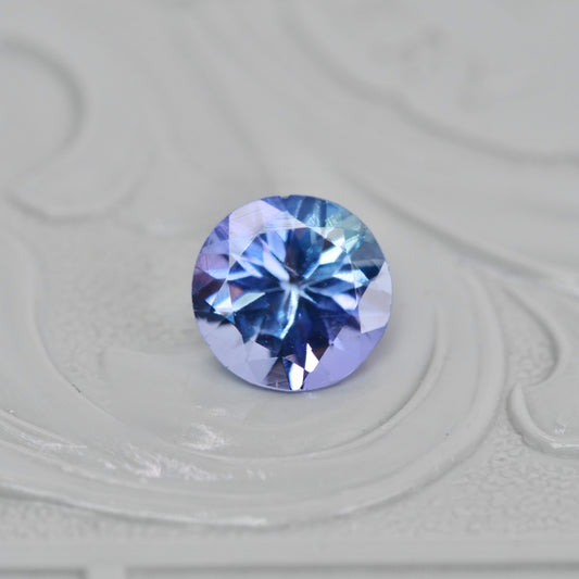バイカラーゾイサイト 0.72ct ラウンドカット  5.9mm×5.8mm×3.5mm【MJ2901】