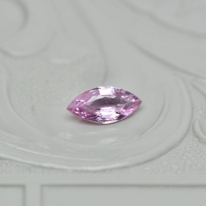 サファイア 0.23ct マーキスカット 5.8mm×2.9mm×1.8mm 【MJ2885】