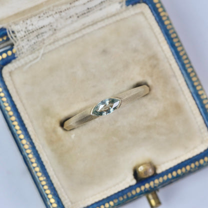 サファイア 0.32ct マーキスカット  5.9mm×3.0mm×2.1mm 【MJ2888】