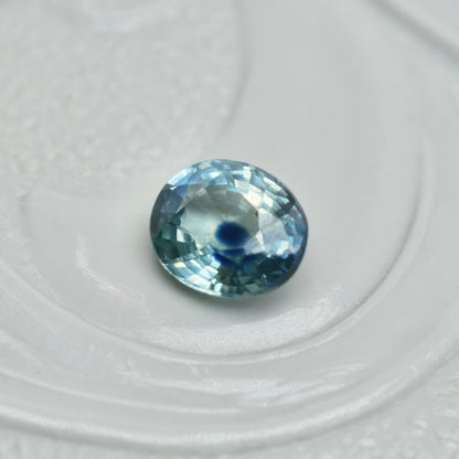 バイカラーサファイア 0.29ct オーバルカット 4.2mm×3.4mm×2.2mm【MJ2878】