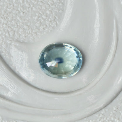 バイカラーサファイア 0.29ct オーバルカット 4.2mm×3.4mm×2.2mm【MJ2878】