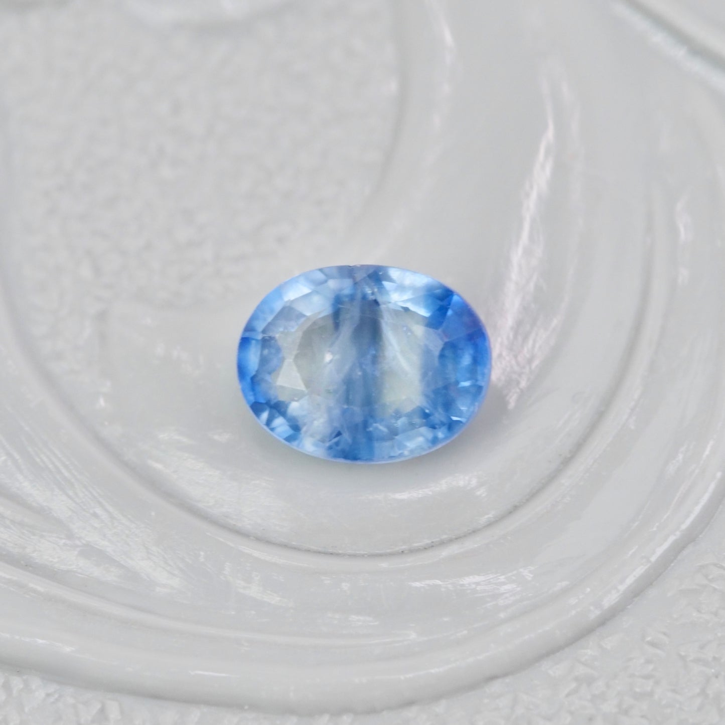バイカラーサファイア 0.32ct オーバルカット 4.5mm×3.5mm×1.9mm【MJ2879】