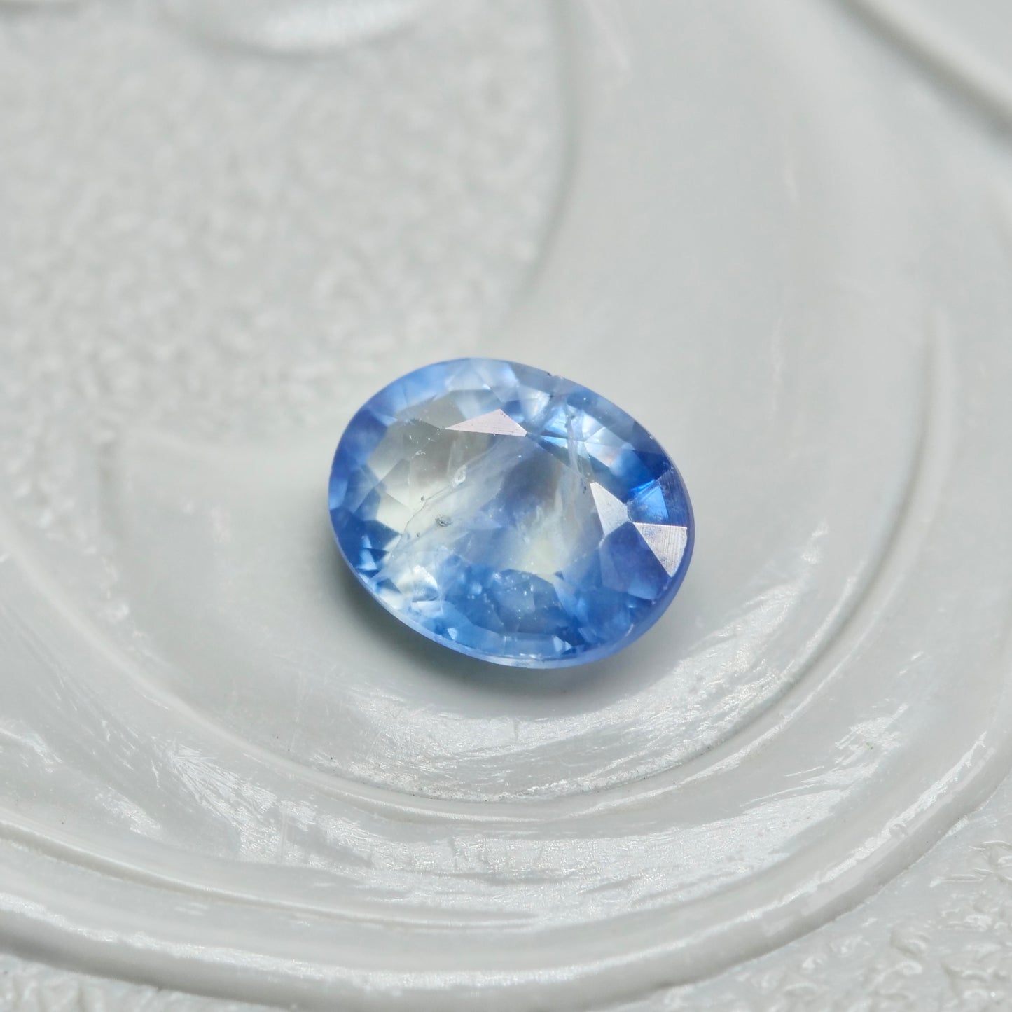 バイカラーサファイア 0.32ct オーバルカット 4.5mm×3.5mm×1.9mm【MJ2879】