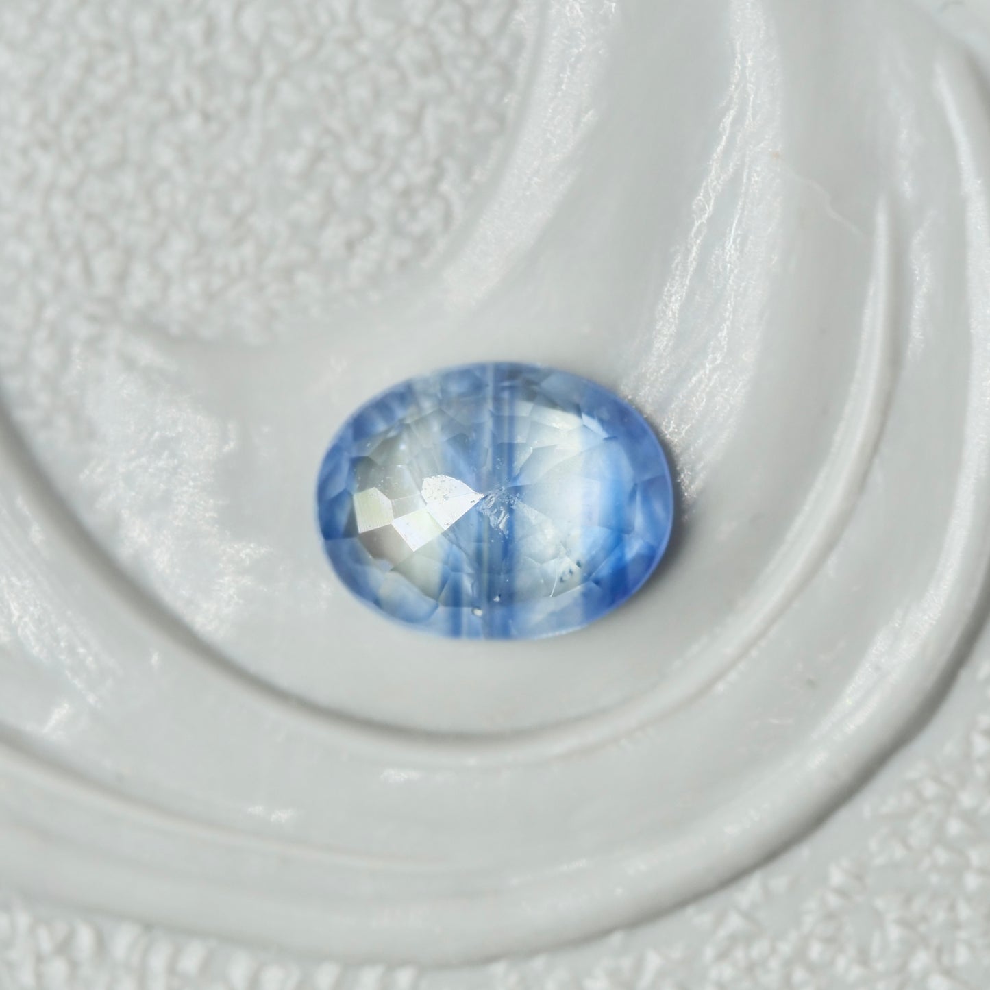 バイカラーサファイア 0.32ct オーバルカット 4.5mm×3.5mm×1.9mm【MJ2879】