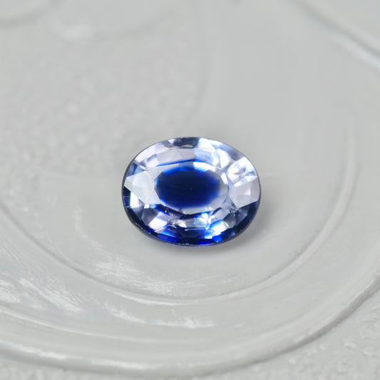 バイカラーサファイア 0.30ct オーバルカット 4.4mm×3.5mm×2.1mm【MJ2880】