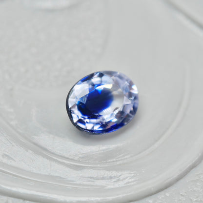 バイカラーサファイア 0.30ct オーバルカット 4.4mm×3.5mm×2.1mm【MJ2880】