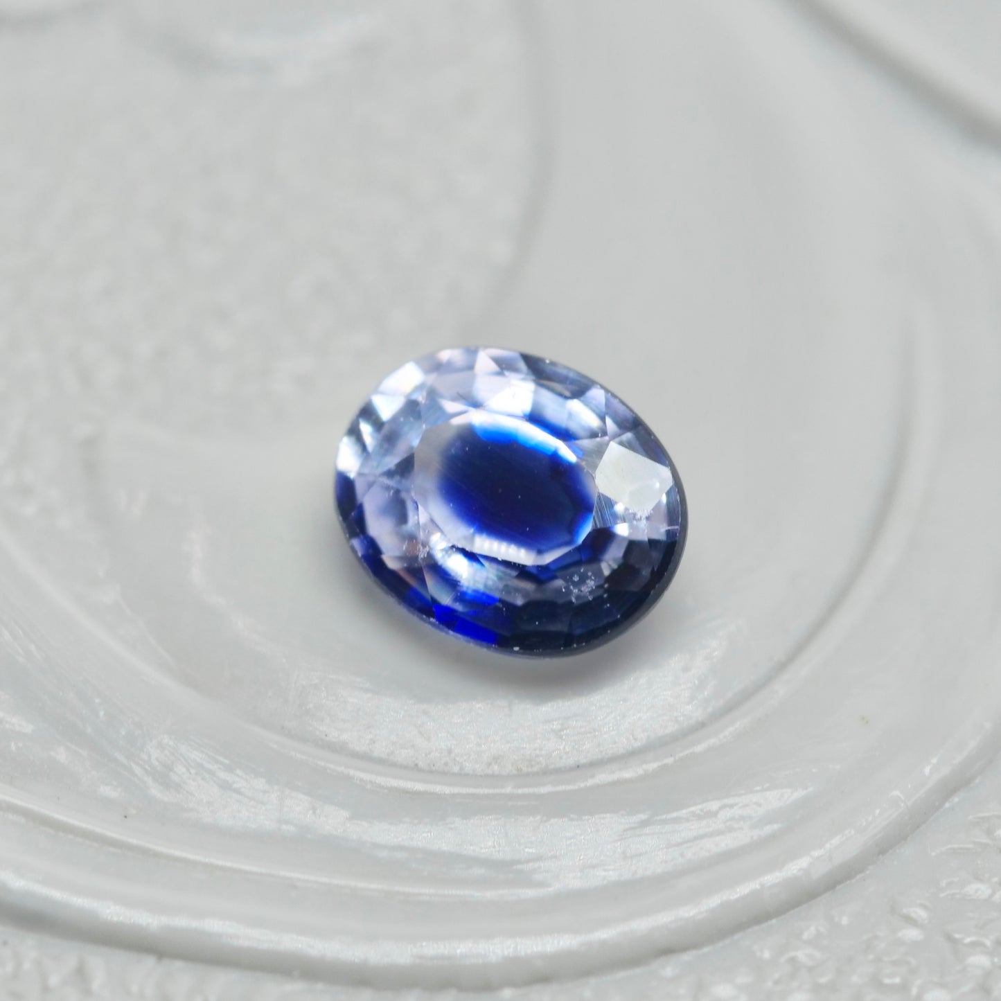 バイカラーサファイア 0.30ct オーバルカット 4.4mm×3.5mm×2.1mm【MJ2880】
