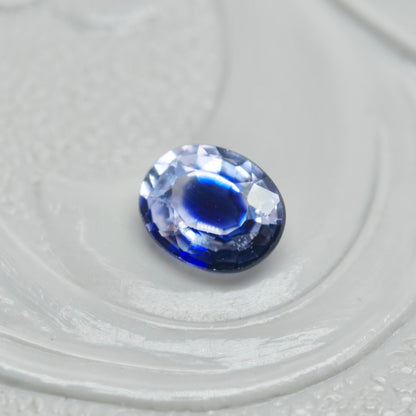 バイカラーサファイア 0.30ct オーバルカット 4.4mm×3.5mm×2.1mm【MJ2880】