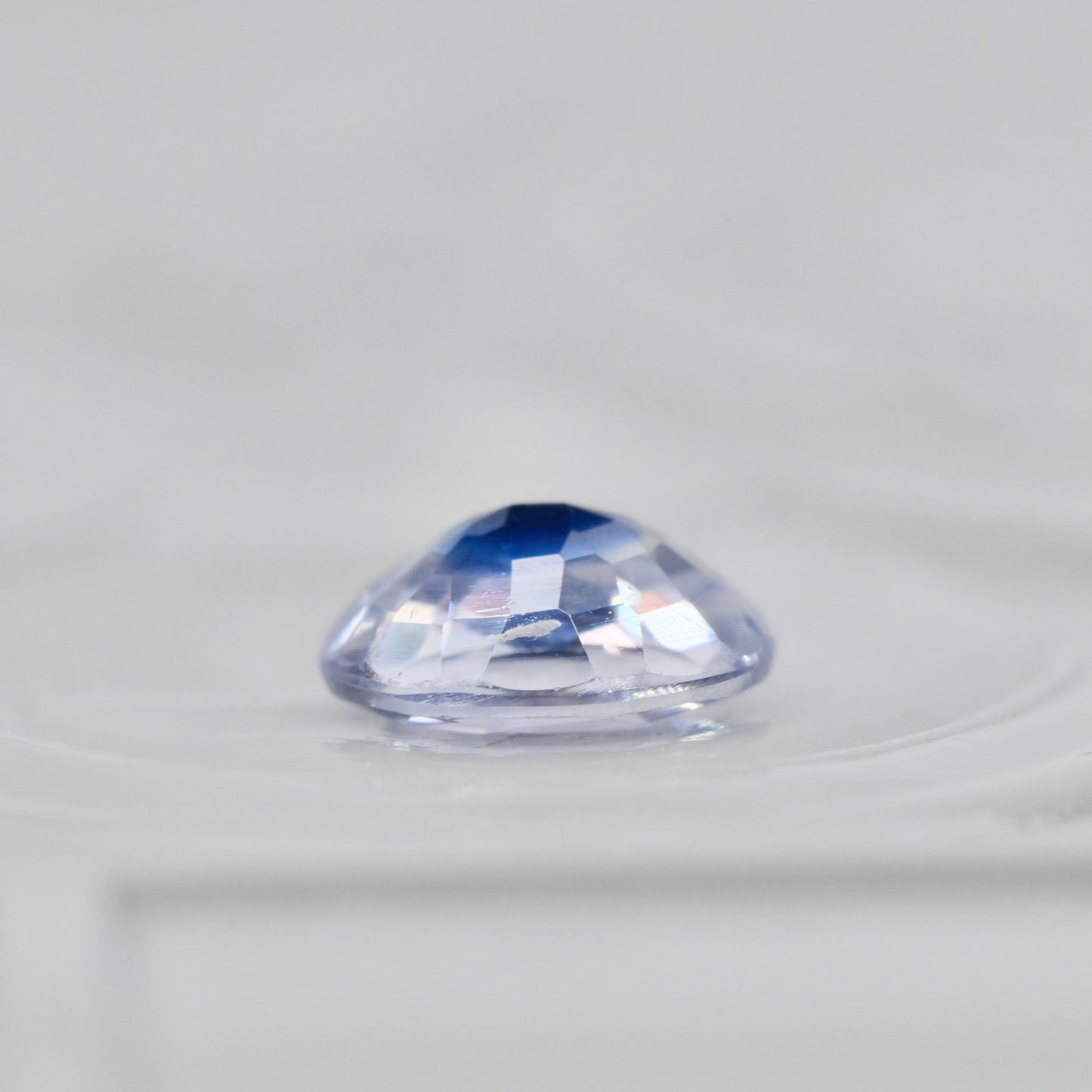 バイカラーサファイア 0.30ct オーバルカット 4.4mm×3.5mm×2.1mm【MJ2880】