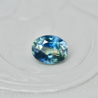 バイカラーサファイア 0.36ct オーバルカット 4.3mm×3.5mm×2.5mm【MJ2881】