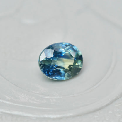 バイカラーサファイア 0.36ct オーバルカット 4.3mm×3.5mm×2.5mm【MJ2881】