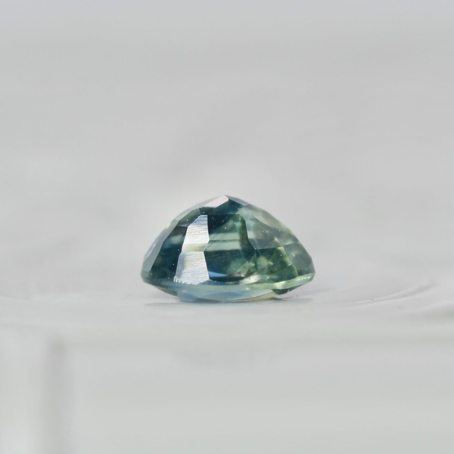 バイカラーサファイア 0.36ct オーバルカット 4.3mm×3.5mm×2.5mm【MJ2881】