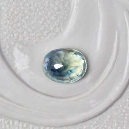 バイカラーサファイア 0.36ct オーバルカット 4.3mm×3.5mm×2.5mm【MJ2881】