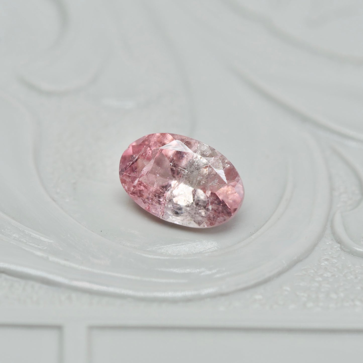 バイカラートルマリン 0.49ct オーバルカット 6.1mm×4.0mm×2.8mm【MJ2980】