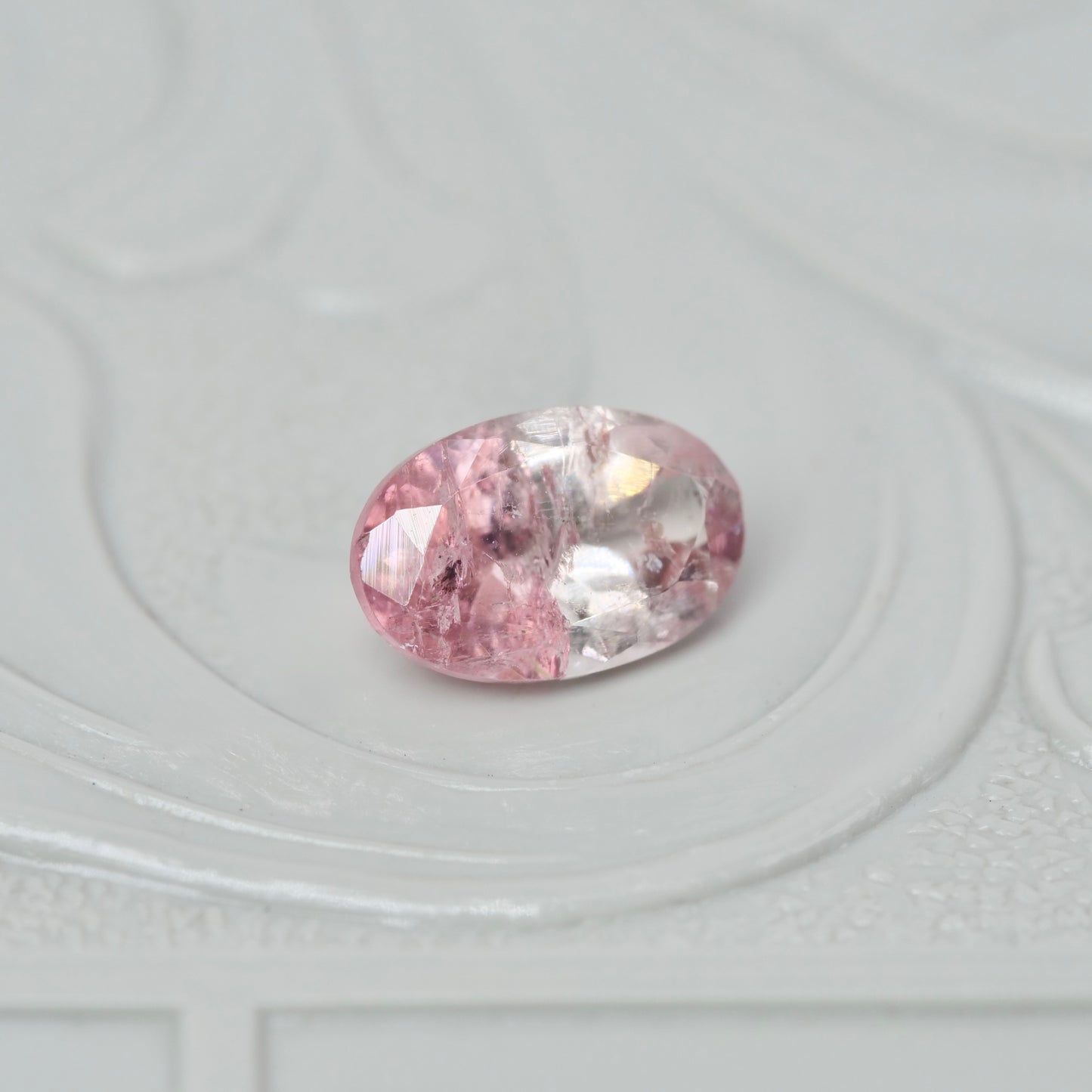 バイカラートルマリン 0.49ct オーバルカット 6.1mm×4.0mm×2.8mm【MJ2980】