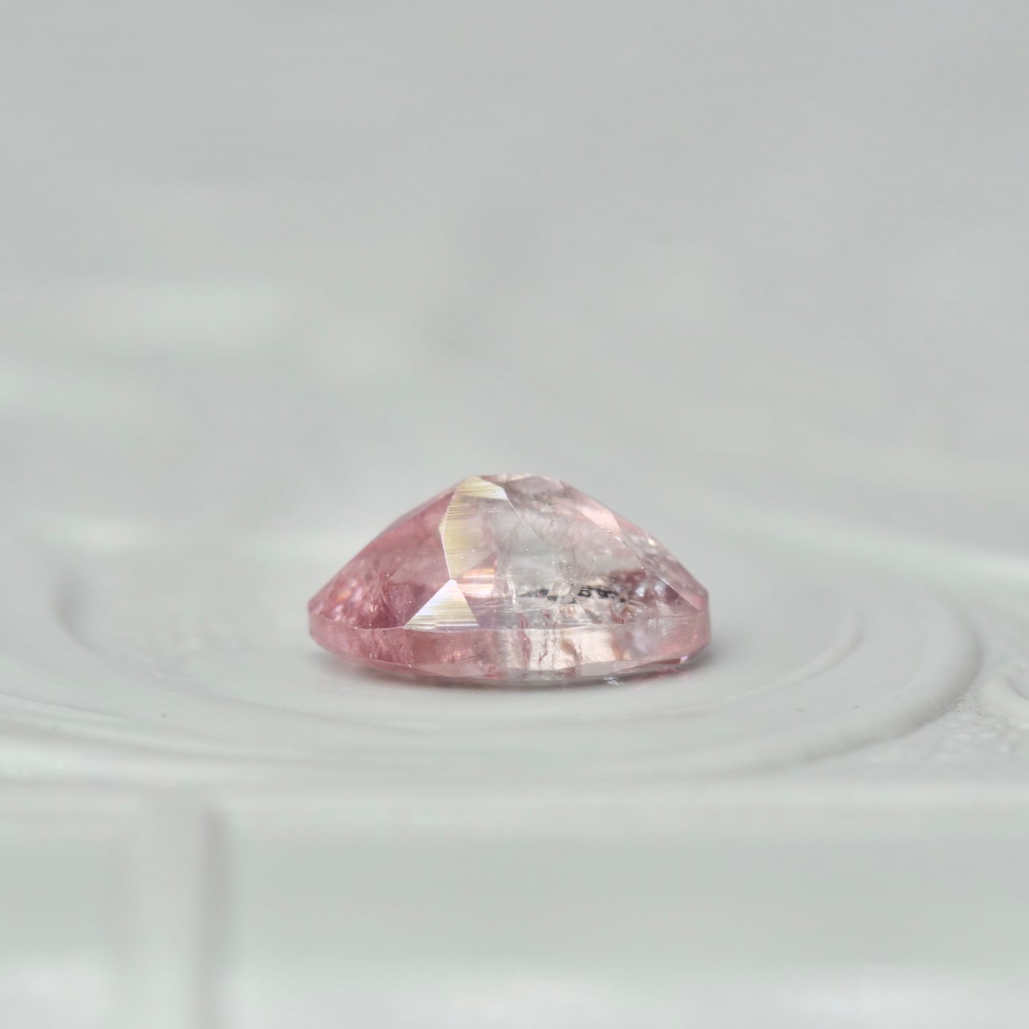 バイカラートルマリン 0.49ct オーバルカット 6.1mm×4.0mm×2.8mm【MJ2980】
