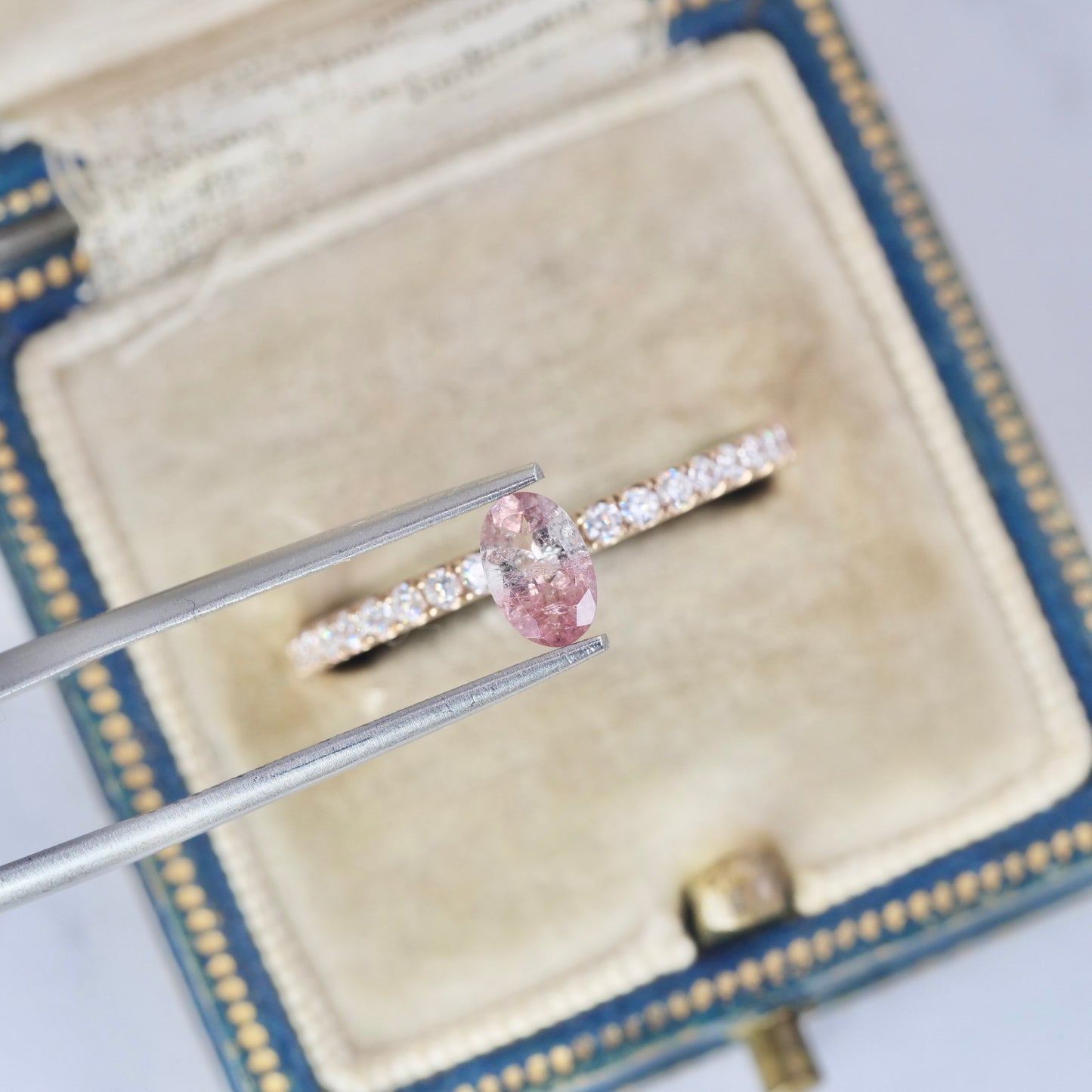 バイカラートルマリン 0.49ct オーバルカット 6.1mm×4.0mm×2.8mm【MJ2980】