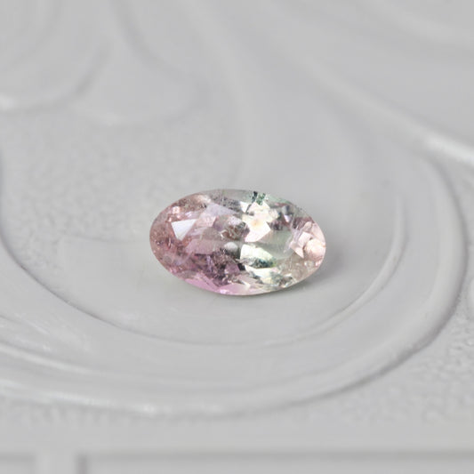 バイカラートルマリン 0.28ct オーバルカット 5.1mm×3.0mm×2.7mm【MJ2981】