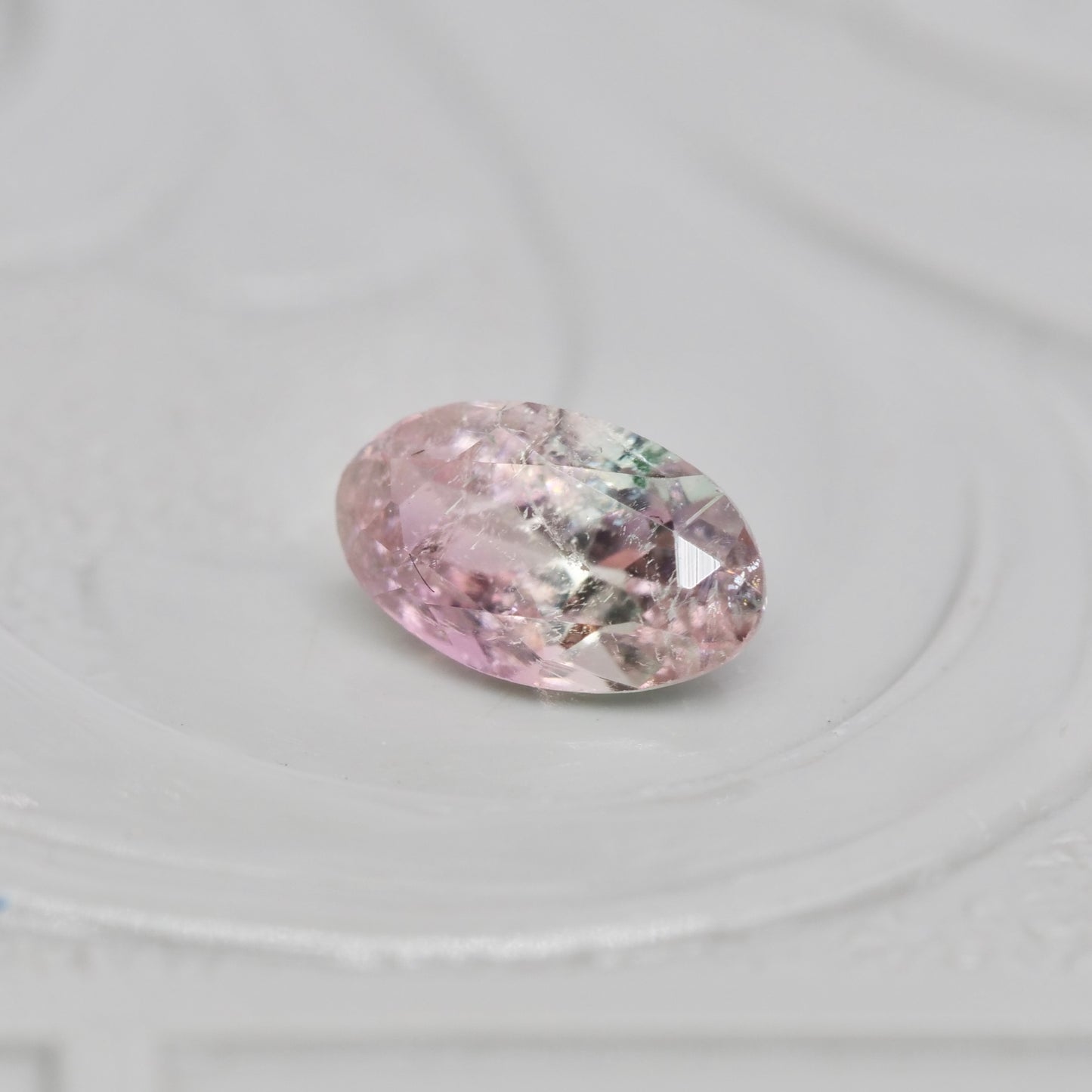 バイカラートルマリン 0.28ct オーバルカット 5.1mm×3.0mm×2.7mm【MJ2981】