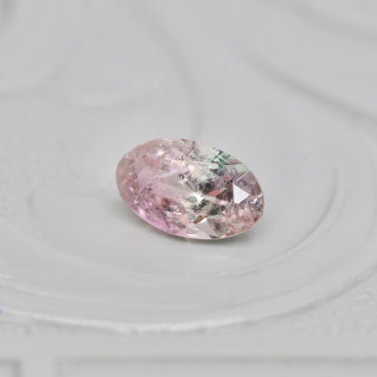 バイカラートルマリン 0.28ct オーバルカット 5.1mm×3.0mm×2.7mm【MJ2981】