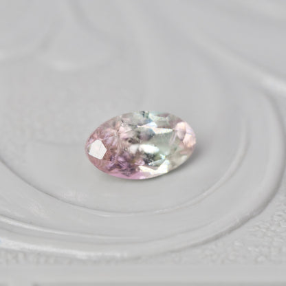 バイカラートルマリン 0.28ct オーバルカット 5.1mm×3.0mm×2.7mm【MJ2981】
