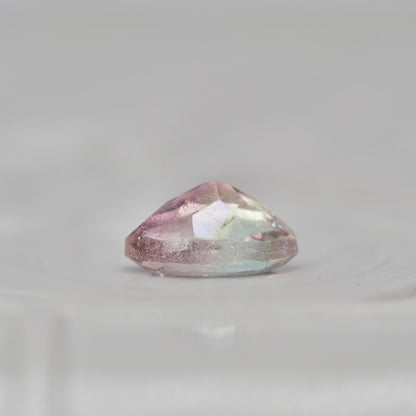 バイカラートルマリン 0.28ct オーバルカット 5.1mm×3.0mm×2.7mm【MJ2981】