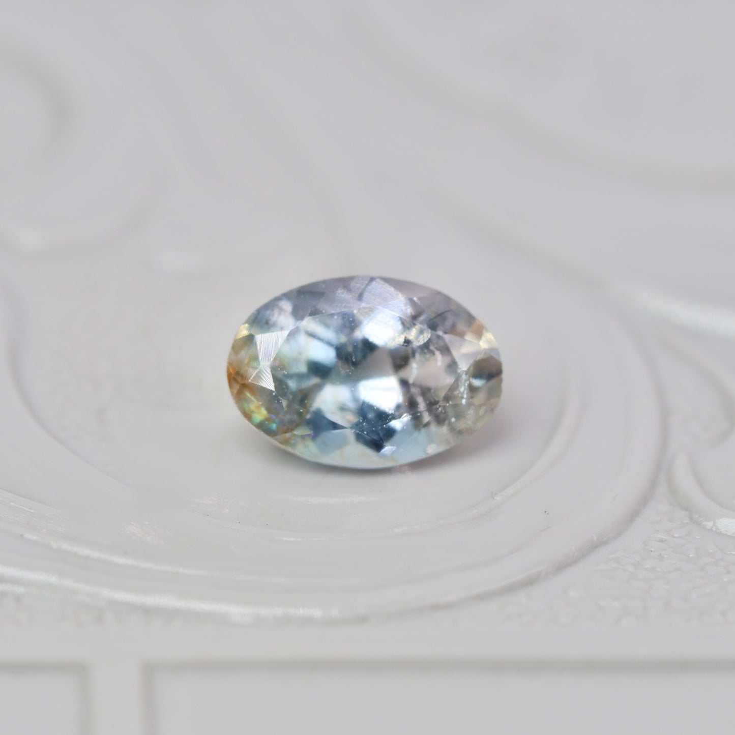 バイカラートルマリン 0.50ct オーバルカット 5.8mm×4.0mm×3.1mm【MJ2982】