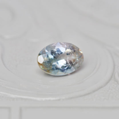 バイカラートルマリン 0.50ct オーバルカット 5.8mm×4.0mm×3.1mm【MJ2982】