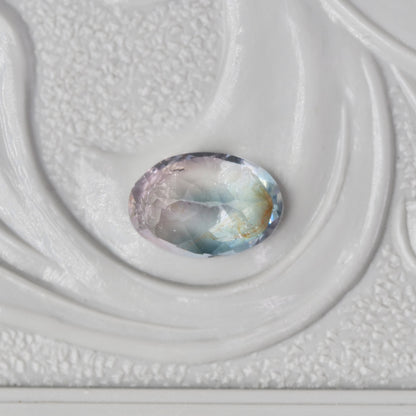 バイカラートルマリン 0.50ct オーバルカット 5.8mm×4.0mm×3.1mm【MJ2982】