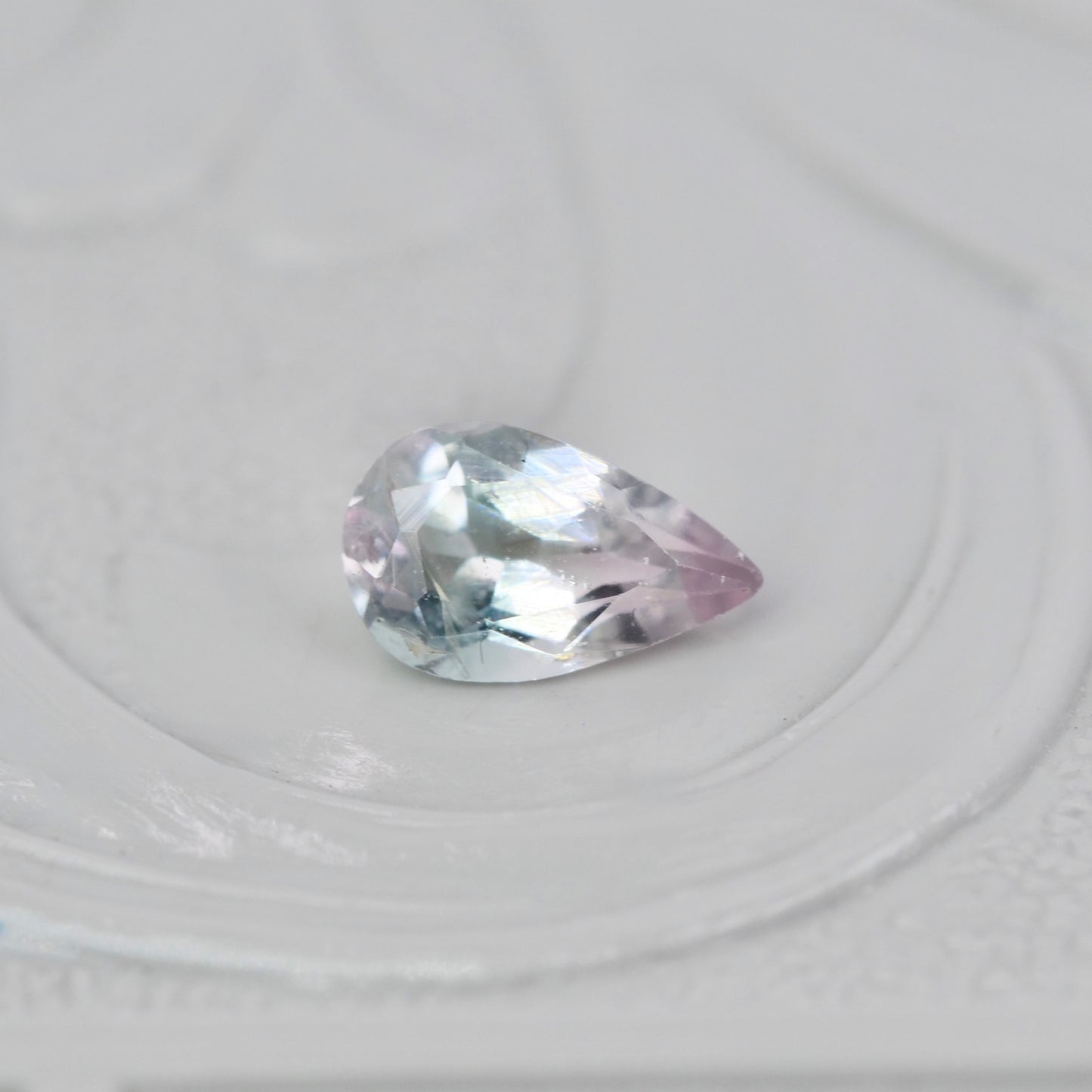 バイカラートルマリン 0.20ct ペアシェイプカット 5.0mm×3.1mm×2.2mm【MJ2983】