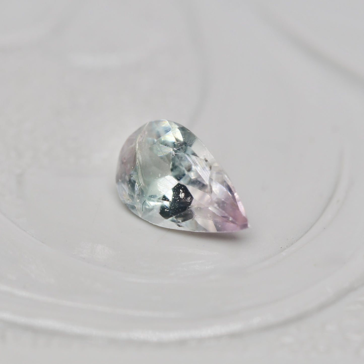バイカラートルマリン 0.20ct ペアシェイプカット 5.0mm×3.1mm×2.2mm【MJ2983】