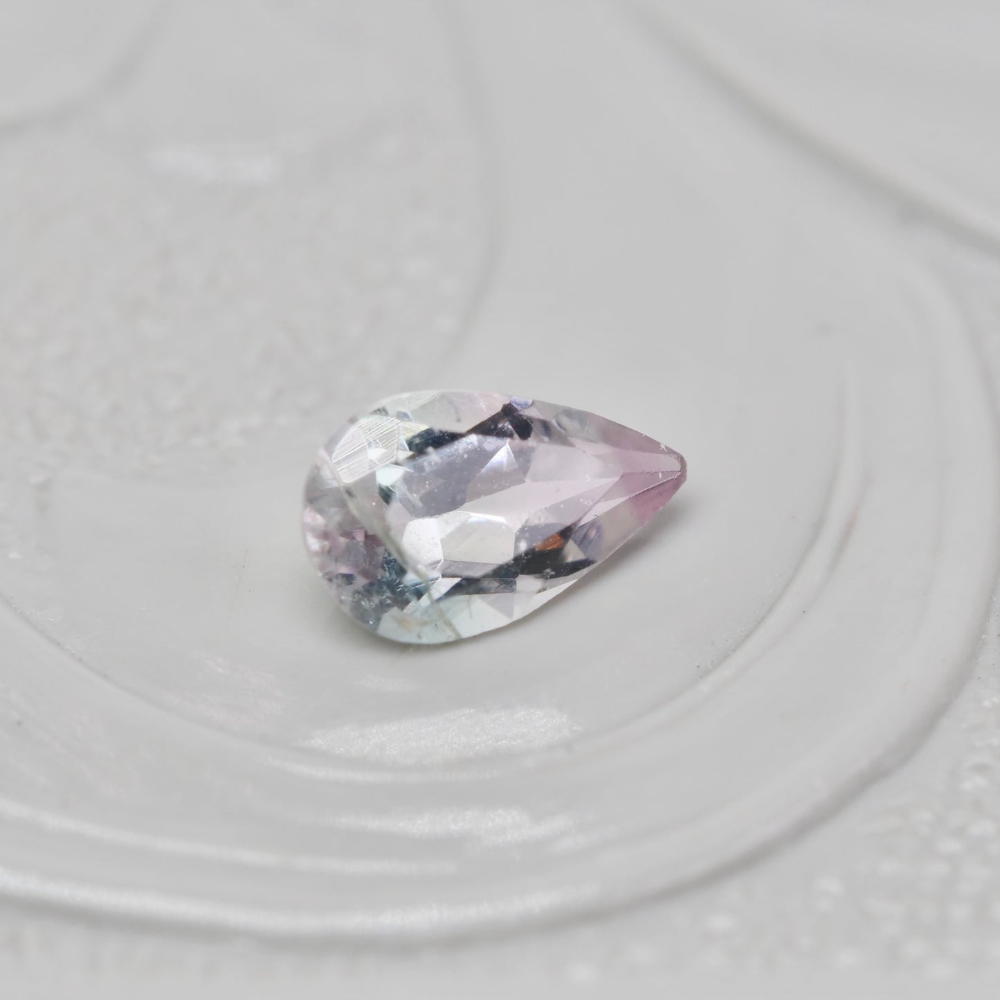 バイカラートルマリン 0.20ct ペアシェイプカット 5.0mm×3.1mm×2.2mm【MJ2983】