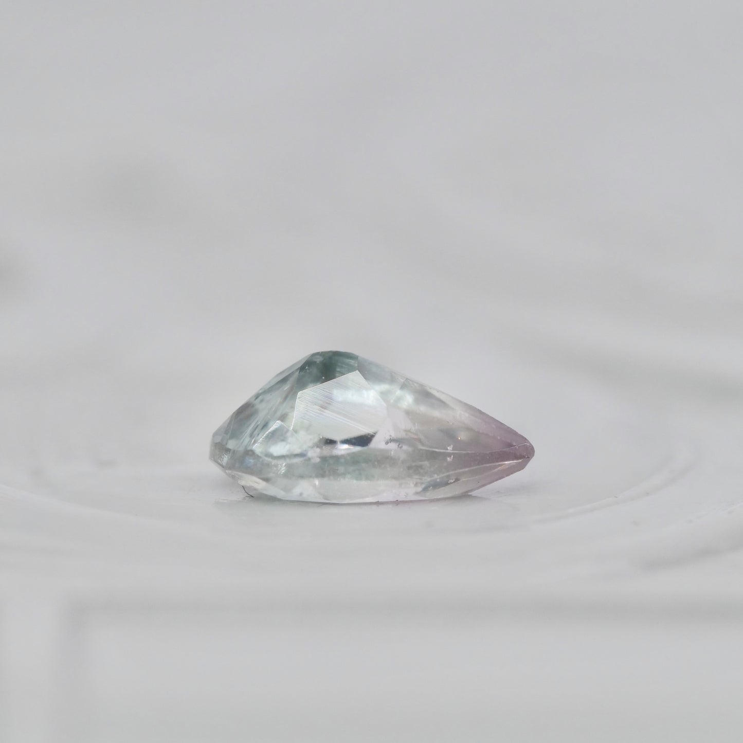 バイカラートルマリン 0.20ct ペアシェイプカット 5.0mm×3.1mm×2.2mm【MJ2983】