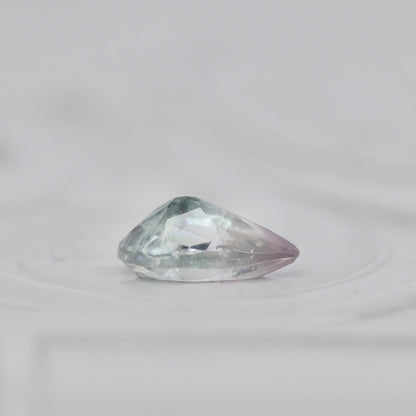 バイカラートルマリン 0.20ct ペアシェイプカット 5.0mm×3.1mm×2.2mm【MJ2983】