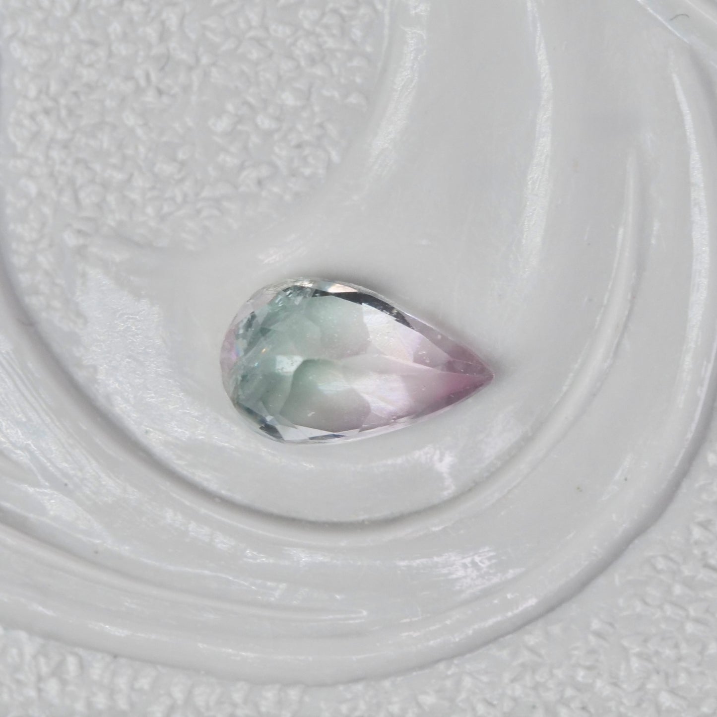 バイカラートルマリン 0.20ct ペアシェイプカット 5.0mm×3.1mm×2.2mm【MJ2983】