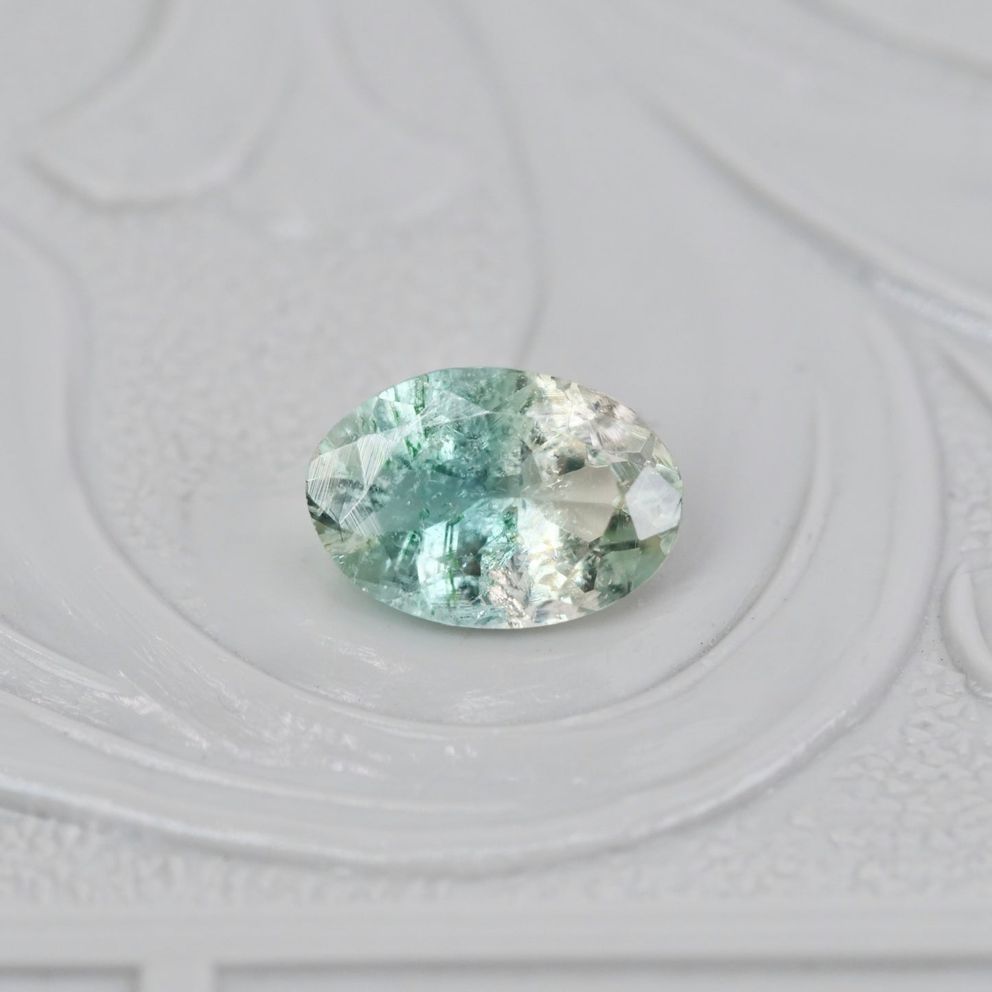 バイカラートルマリン 0.44ct オーバルカット 5.9mm×4.1mm×2.6mm【MJ2984】
