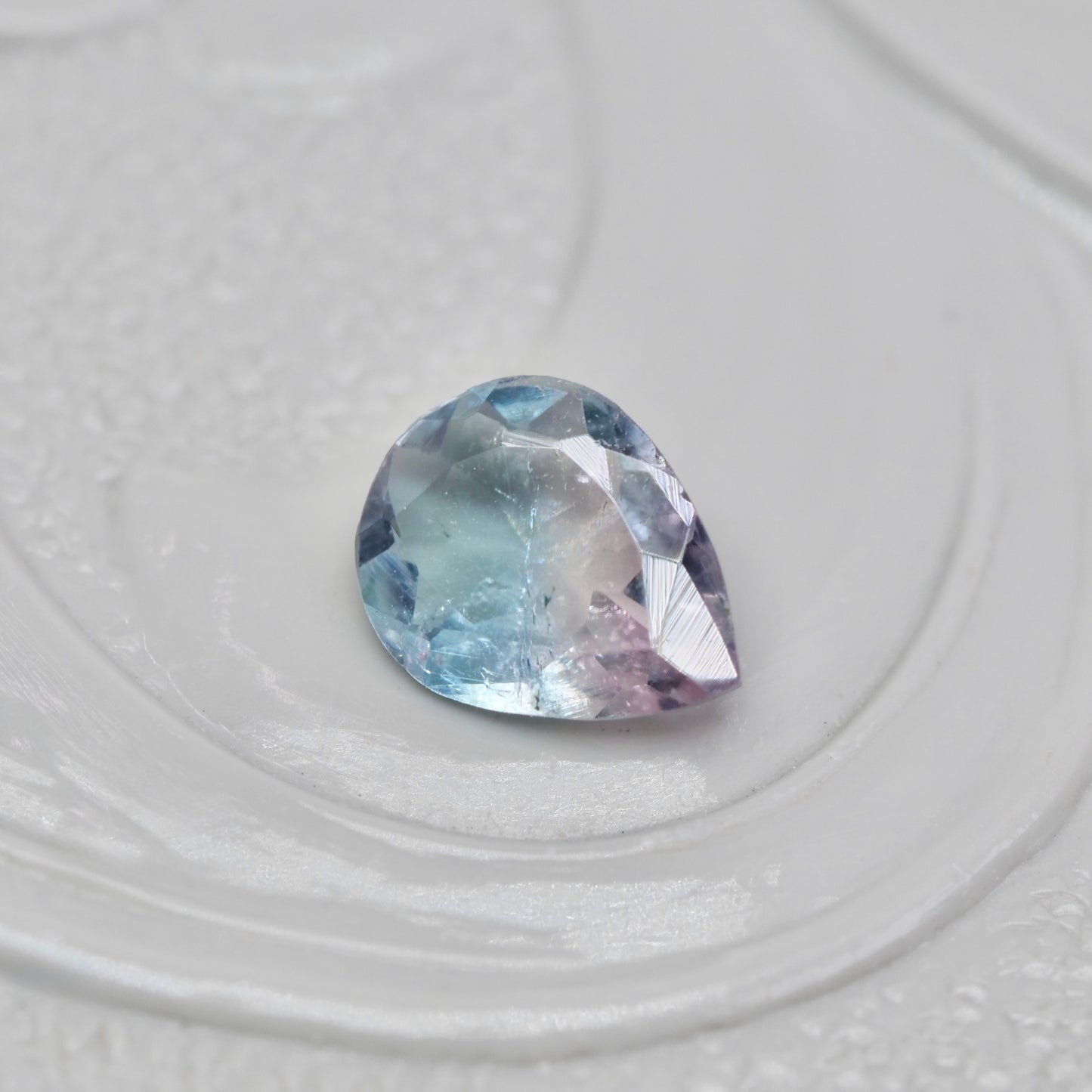 バイカラートルマリン 0.23ct ペアシェイプカット 5.0mm×3.9mm×1.9mm【MJ2985】