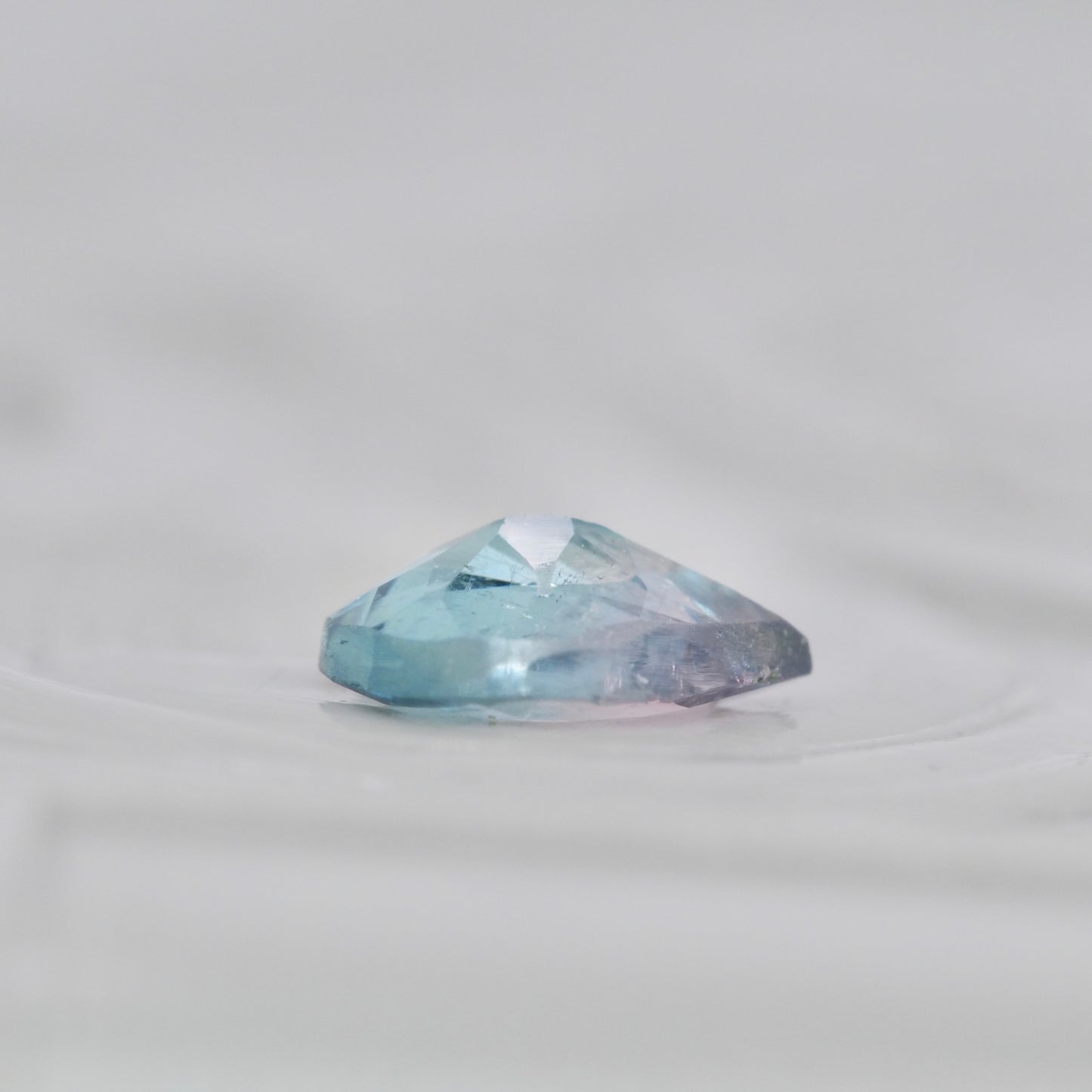 バイカラートルマリン 0.23ct ペアシェイプカット 5.0mm×3.9mm×1.9mm【MJ2985】