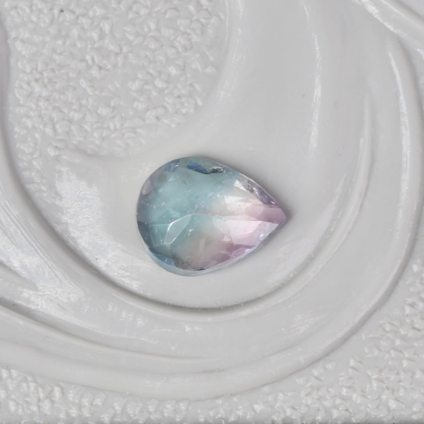 バイカラートルマリン 0.23ct ペアシェイプカット 5.0mm×3.9mm×1.9mm【MJ2985】