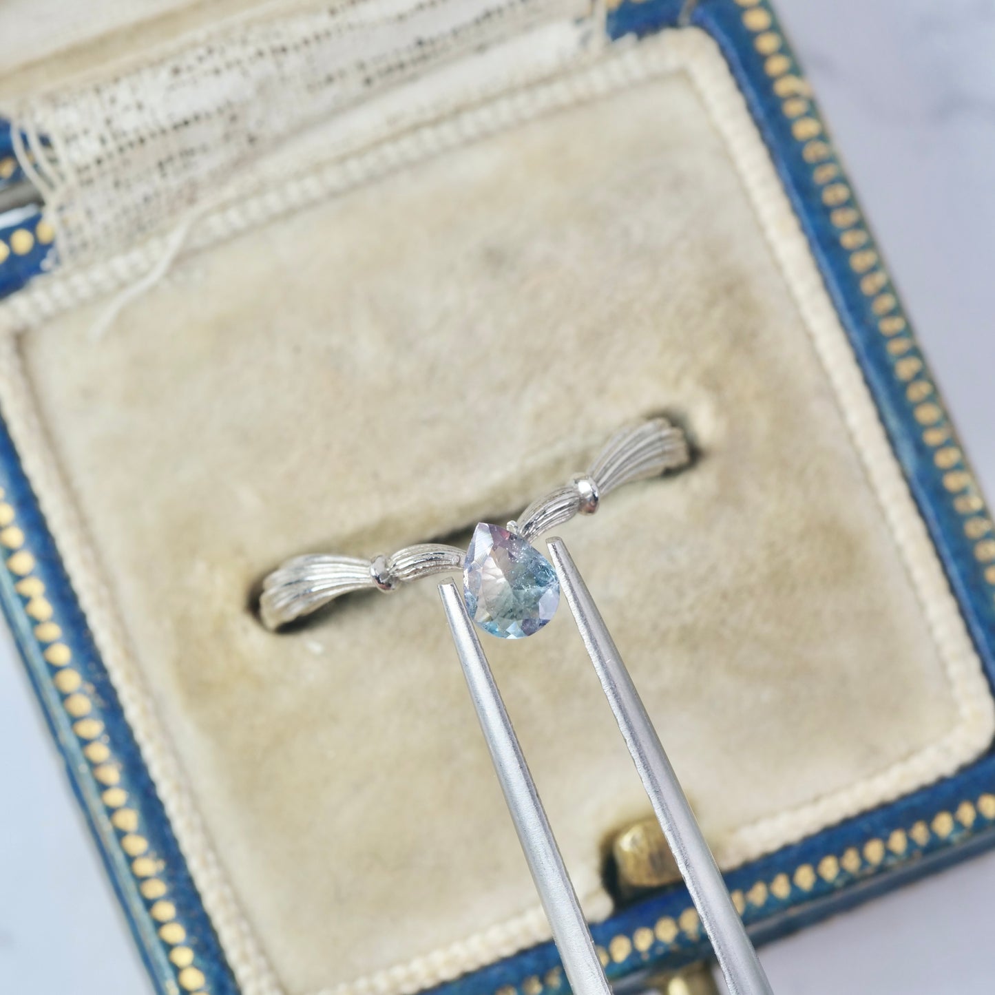 バイカラートルマリン 0.23ct ペアシェイプカット 5.0mm×3.9mm×1.9mm【MJ2985】