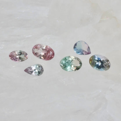 バイカラートルマリン 0.44ct オーバルカット 5.9mm×4.1mm×2.6mm【MJ2984】